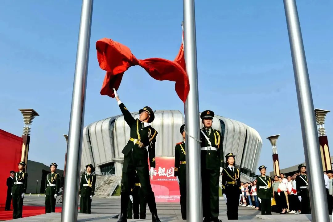 夏天是什么颜色_夏天到底是什么颜色的_夏天颜色是什么把它写下